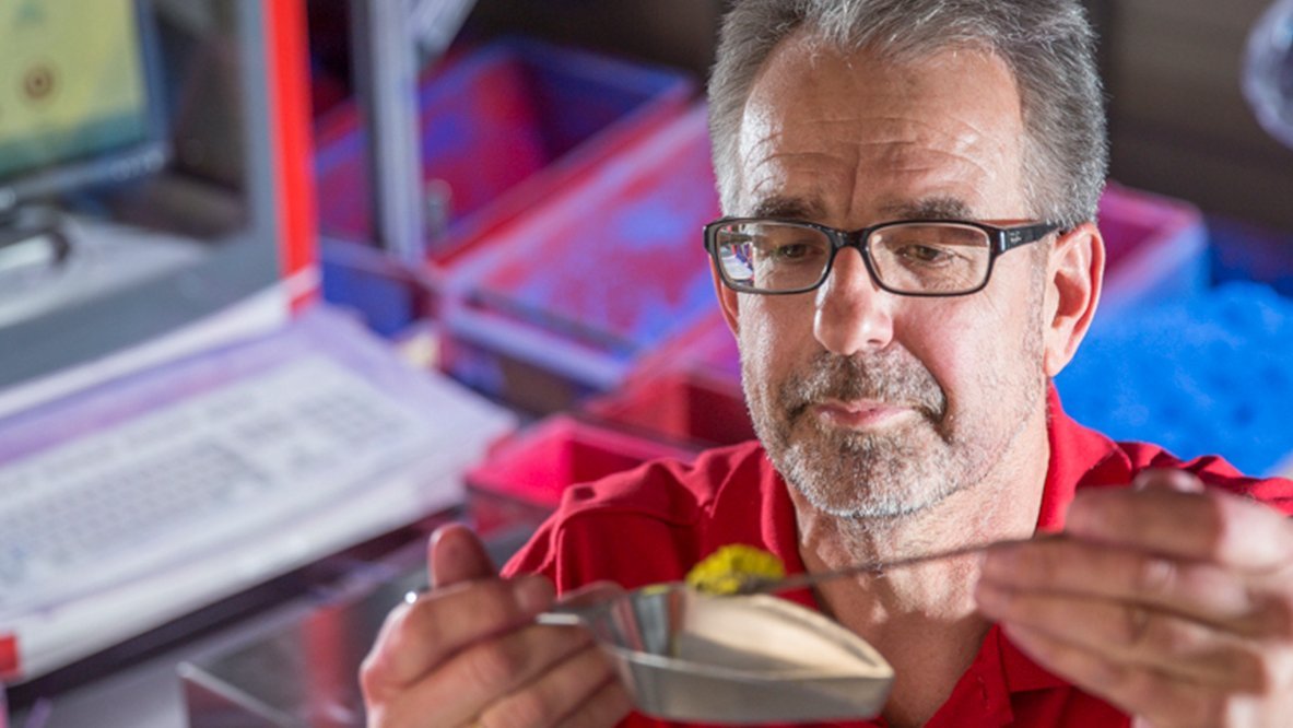 Online guidebook for chemical resistance of plastics - Colasit