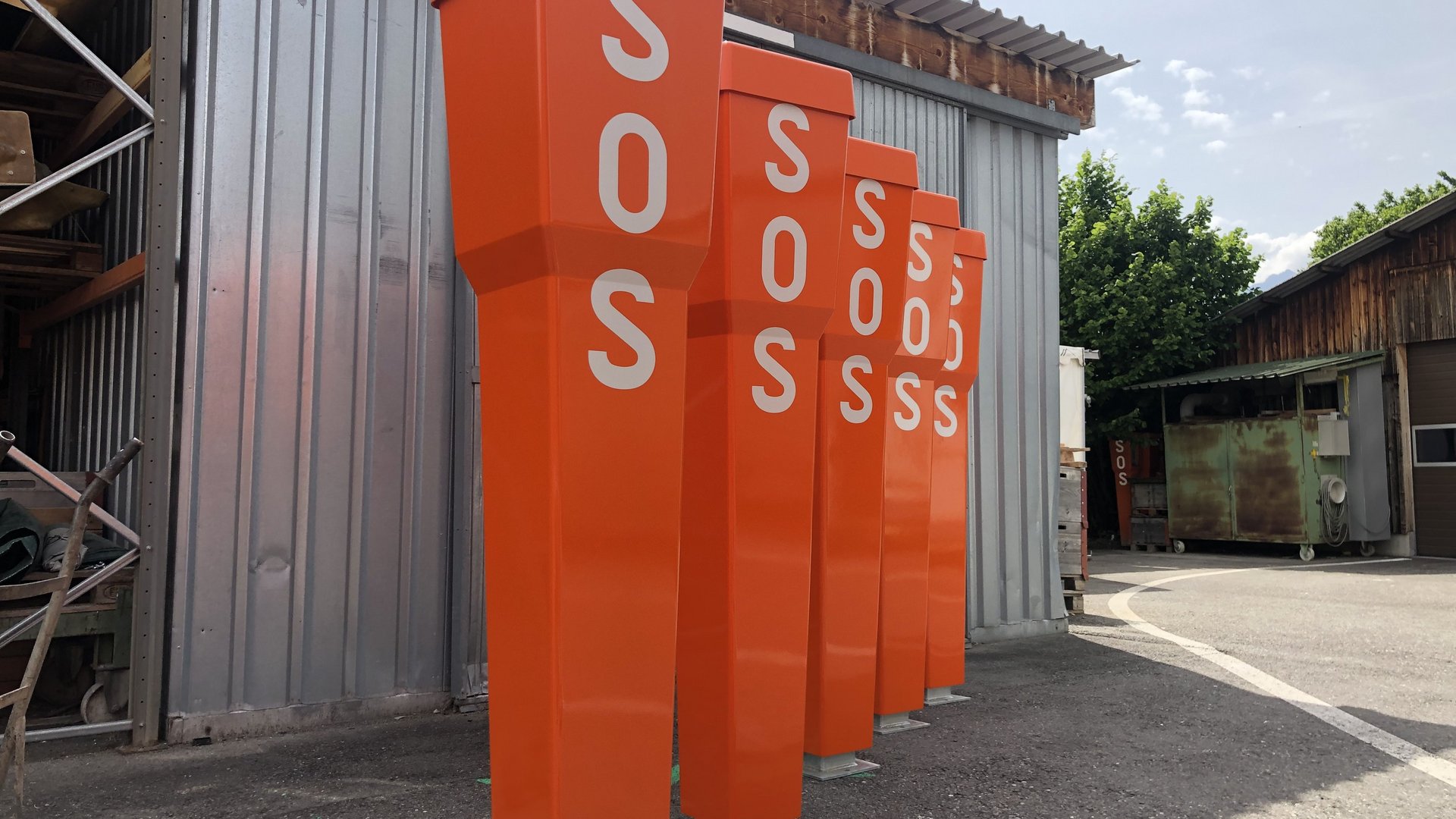 Emergency telephone made using RTM procedure, resin injection procedure - Colasit