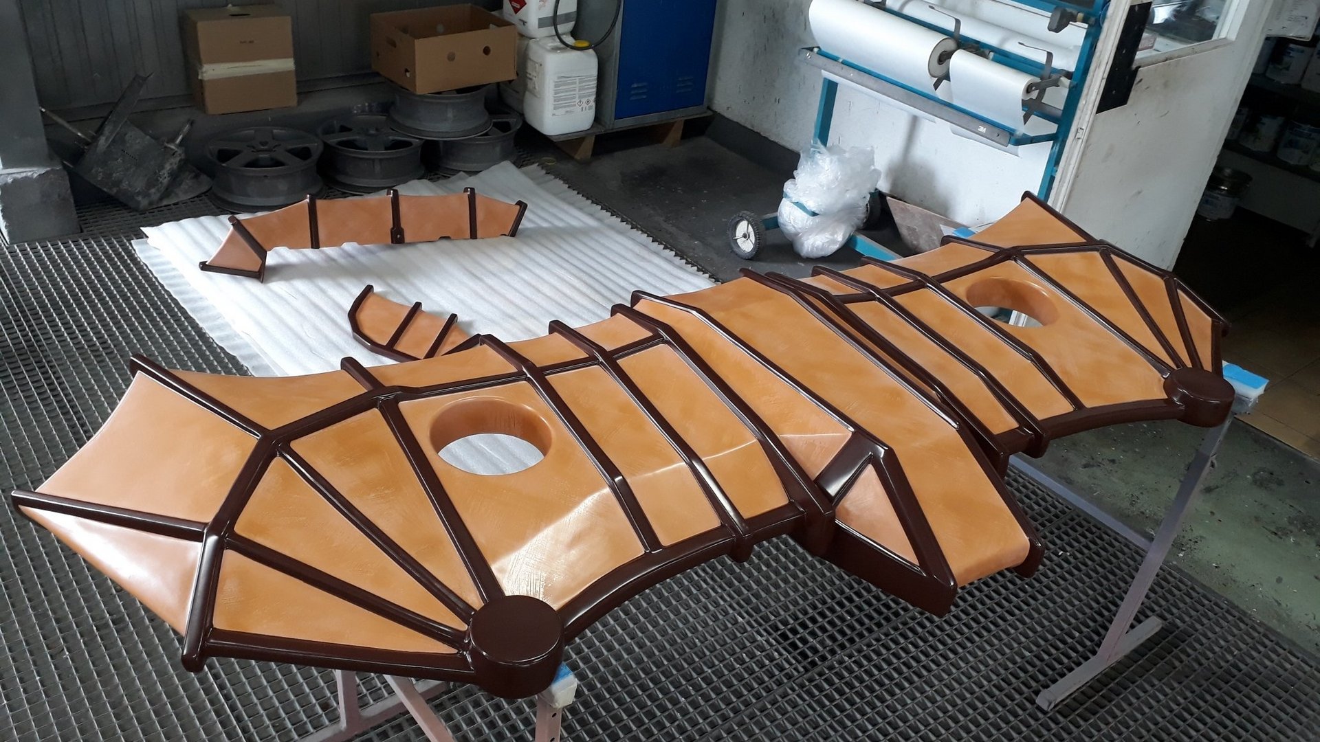 Model making in fibre composite moulded materials, composite material made of GRP, CFRP, AFRP - Colasit using manual lamination, sandwich design or resin injection - Colasit