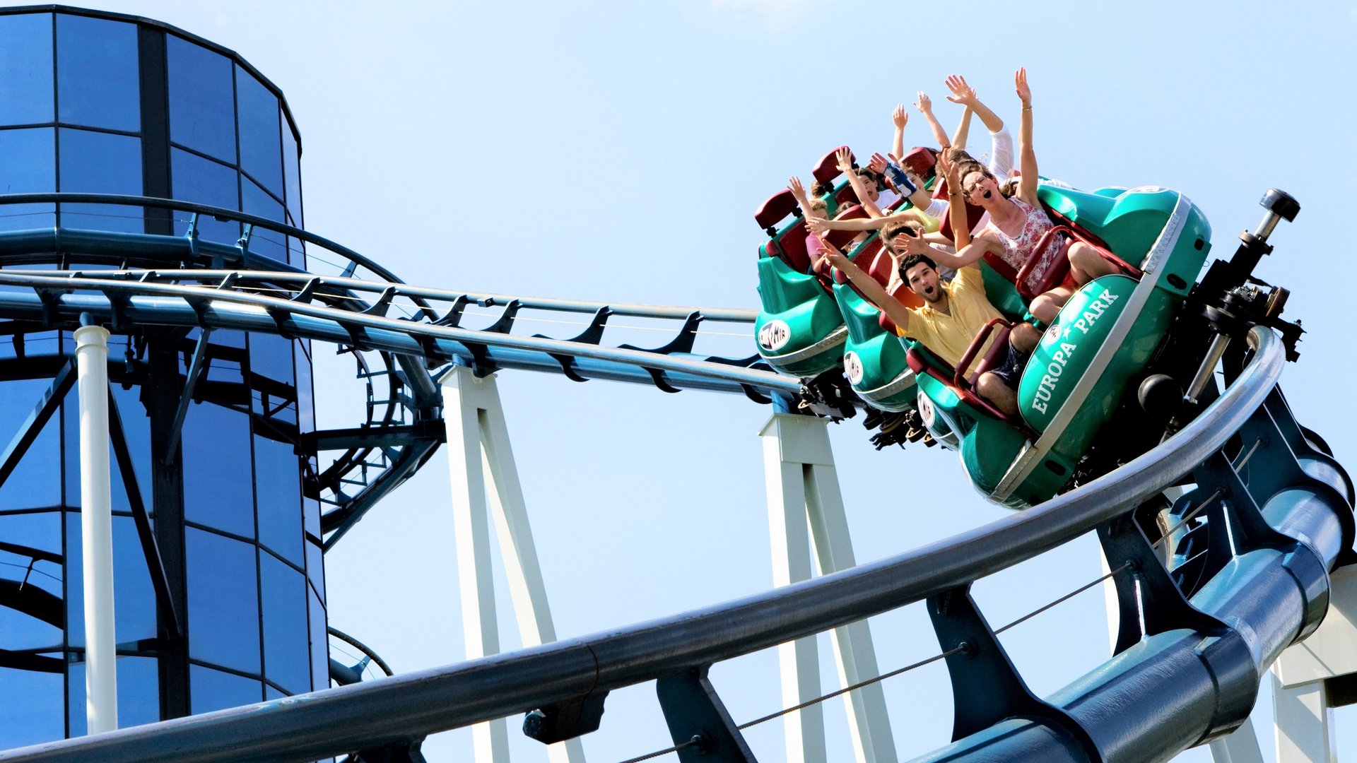 Verschalungen aus «composite material», «Polyester» für Rollercoaster, Achterbahnen und andere Fahrzeugverschalungen - Colasit