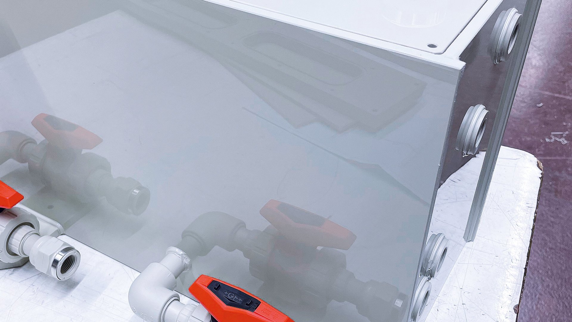 Geschweisstes Kunststoffgehäuse, Kunststoffapparatur mit Anschlüssen für die Verwendung in der Industrie - Colasit