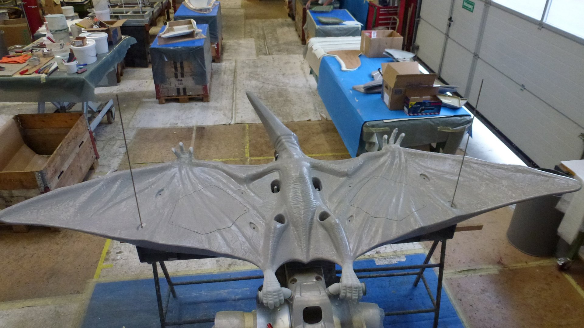 Hand-laminated moulded part made of composite material - Colasit