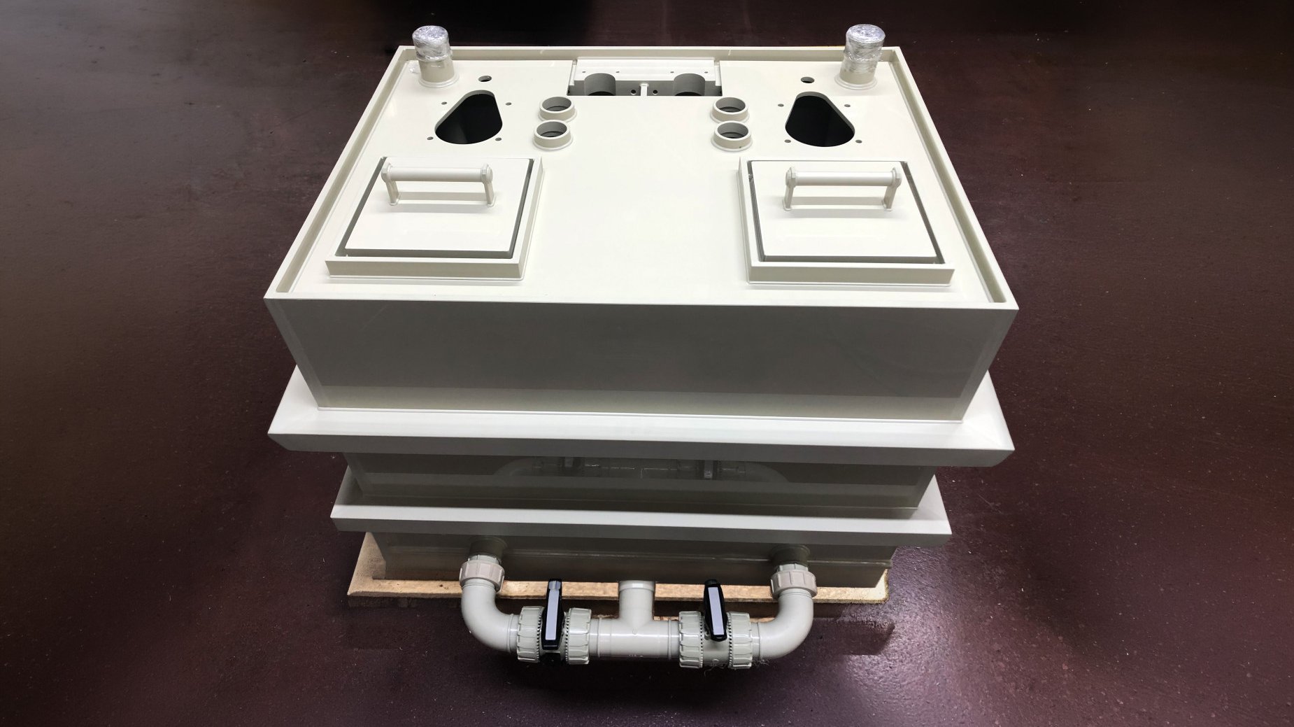 Vorlagetank mit Doppelpumpe in Kunststoff PP, als Kunststoffschweisskonstruktion - Colasit