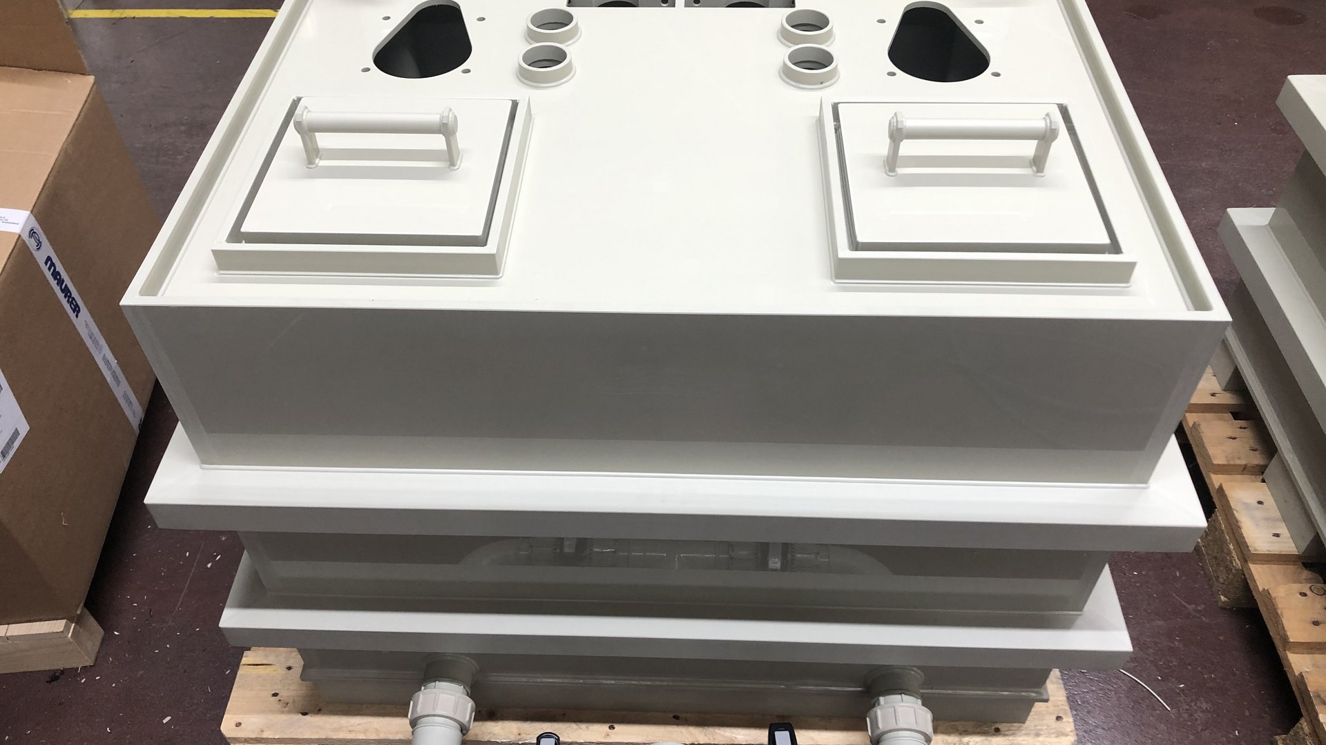 Vorlagetank mit Doppelpumpe in Kunststoff PP, als Kunststoffschweisskonstruktion - Colasit